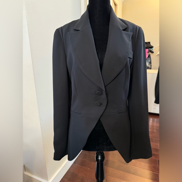 🟢LE CHATEAU sized small peplum black blazer. 🟢 - Picture 1 of 14